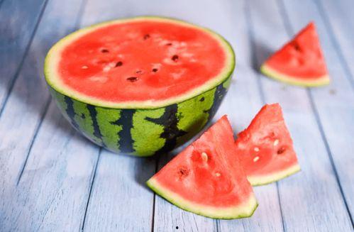 吃瓜方式视频,跟随视频领略吃瓜新风尚