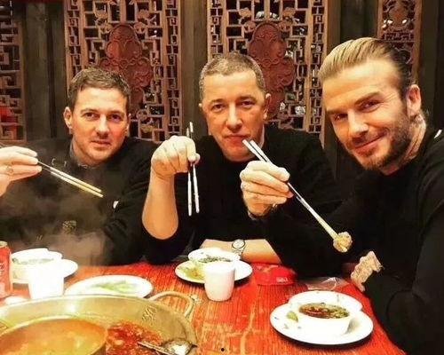 老友见面就是吃瓜现场,吃瓜现场笑翻天