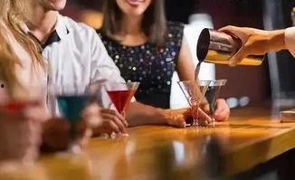 酒吧贴身吃瓜事件,一场意外的社交风波揭秘